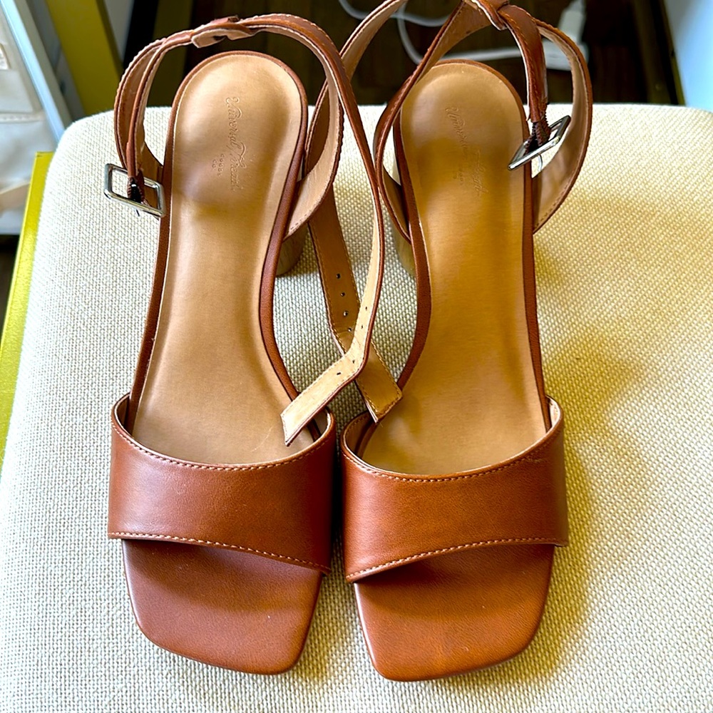 Brown heels size 8.
